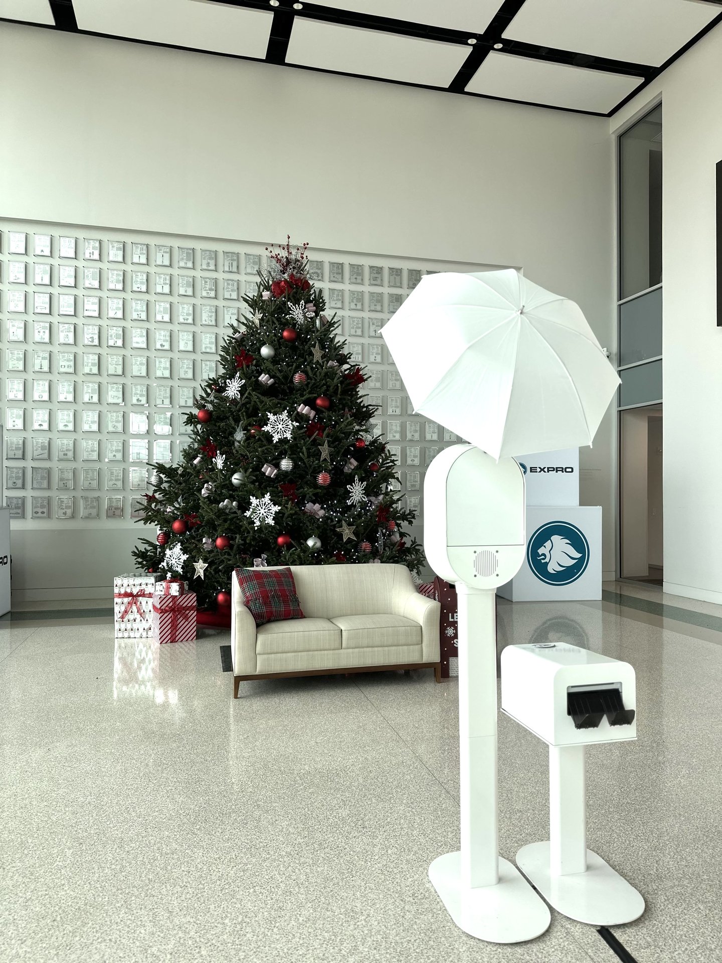 Alexandria holiday photo booth image 250